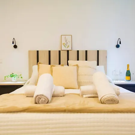 Cozy 4br Sea Views Port Wifi Ac *