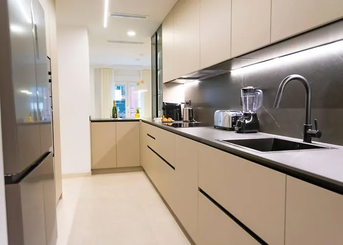 Cozy 4br • Sea Views • Port • Wifi • A/c