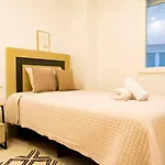 Cozy 4br • Sea Views • Port • Wifi • A/c Apartment
