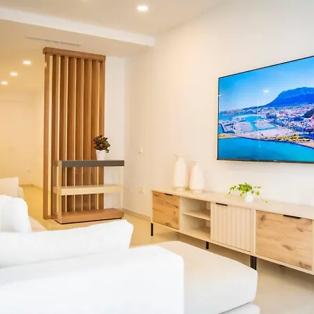 Cozy 4br • Sea Views • Port • Wifi • A/c *