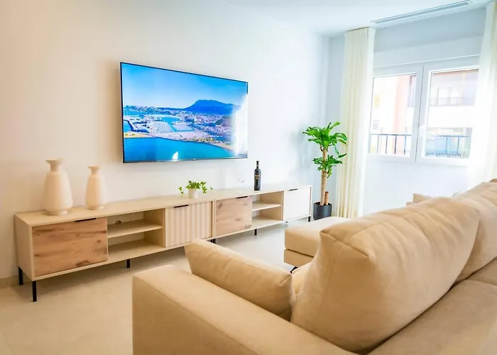 アパート Cozy 4br • Sea Views • Port • Wifi • A/c