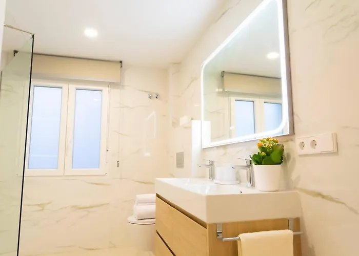 Cozy 4br • Sea Views • Port • Wifi • A/c アパート