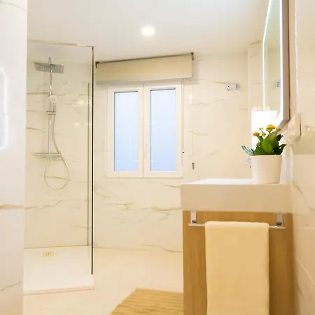 Cozy 4br Sea Views Port Wifi Ac *