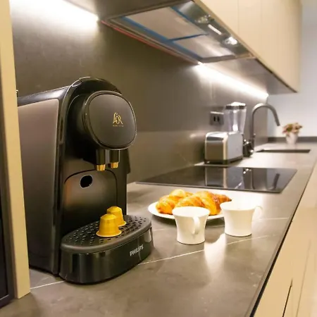 Апартаменти Cozy 4br • Sea Views • Port • Wifi • A/c *