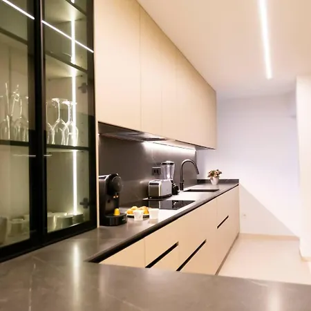 Cozy 4br Sea Views Port Wifi Ac *