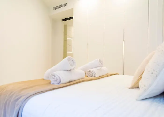 Cozy 4br • Sea Views • Port • Wifi • A/c Апартаменти