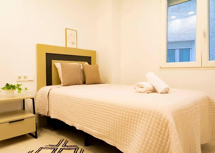 Cozy 4br • Sea Views • Port • Wifi • A/c Апартаменти